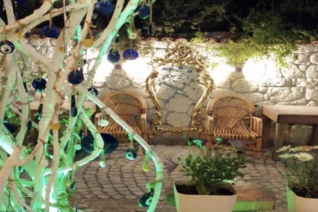 Beyaz Ev Hotel Alaçatı