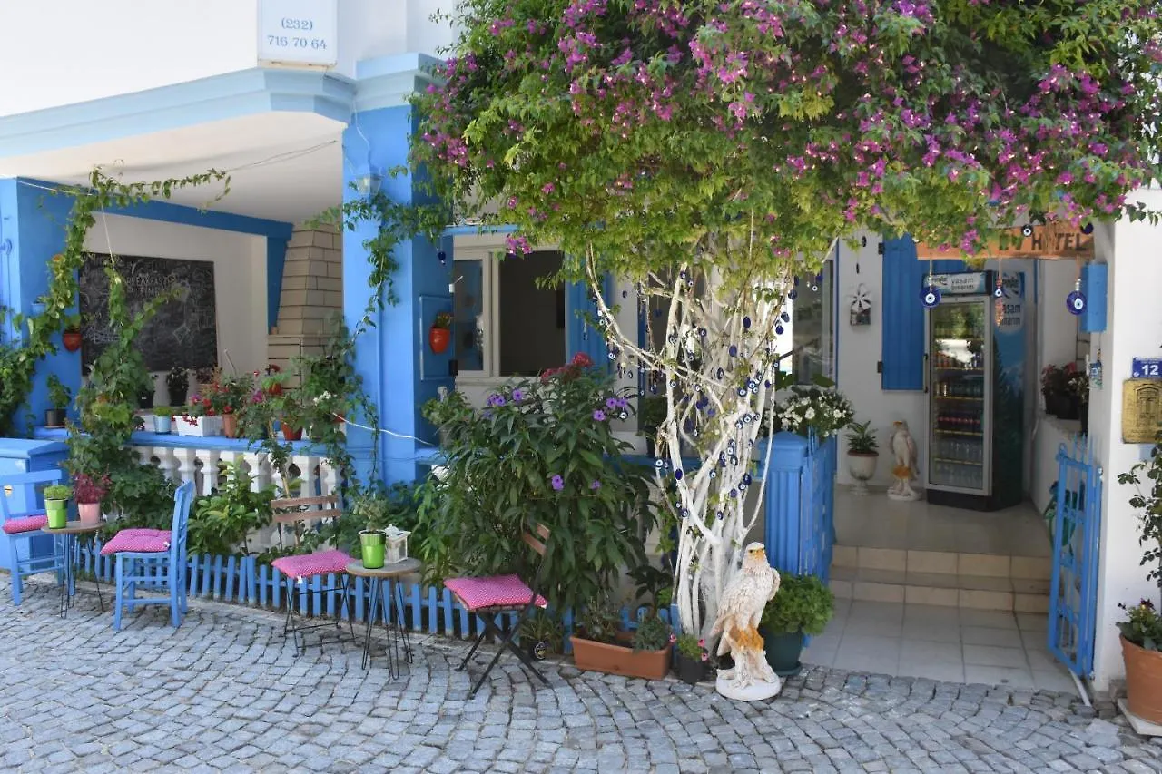 Konukevi Beyaz Ev Hotel Alaçatı