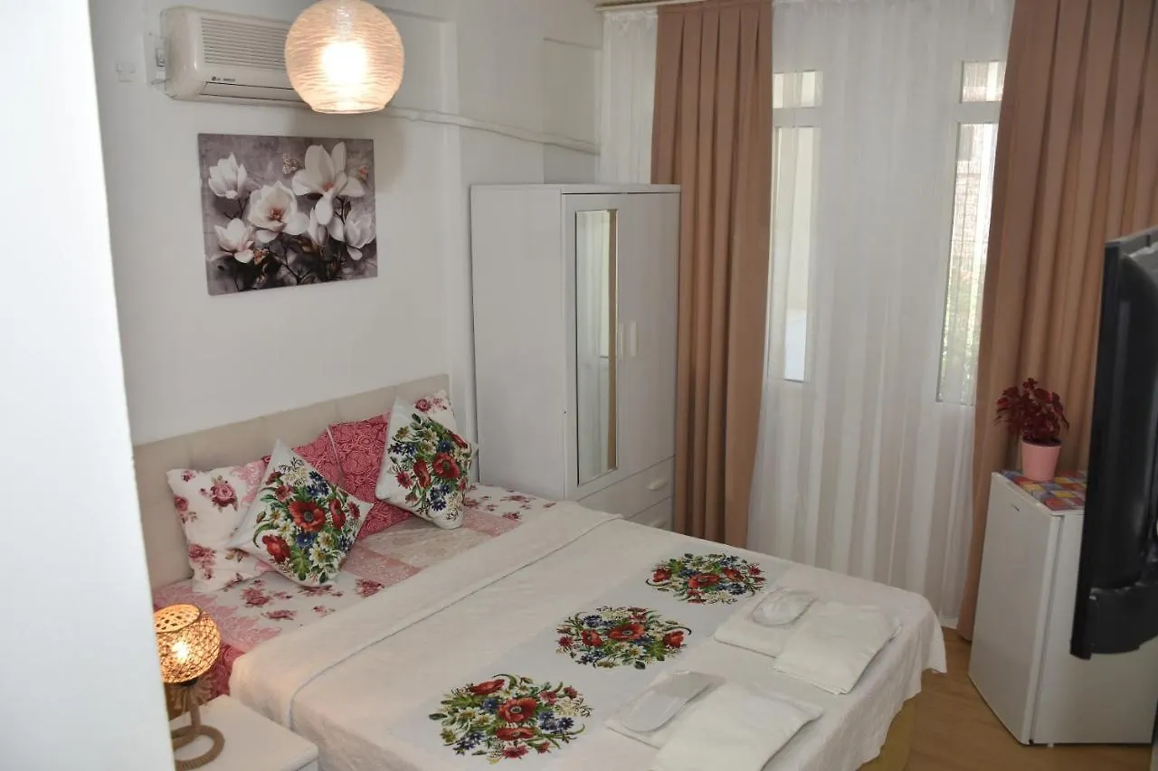 Konukevi Beyaz Ev Hotel Alaçatı
