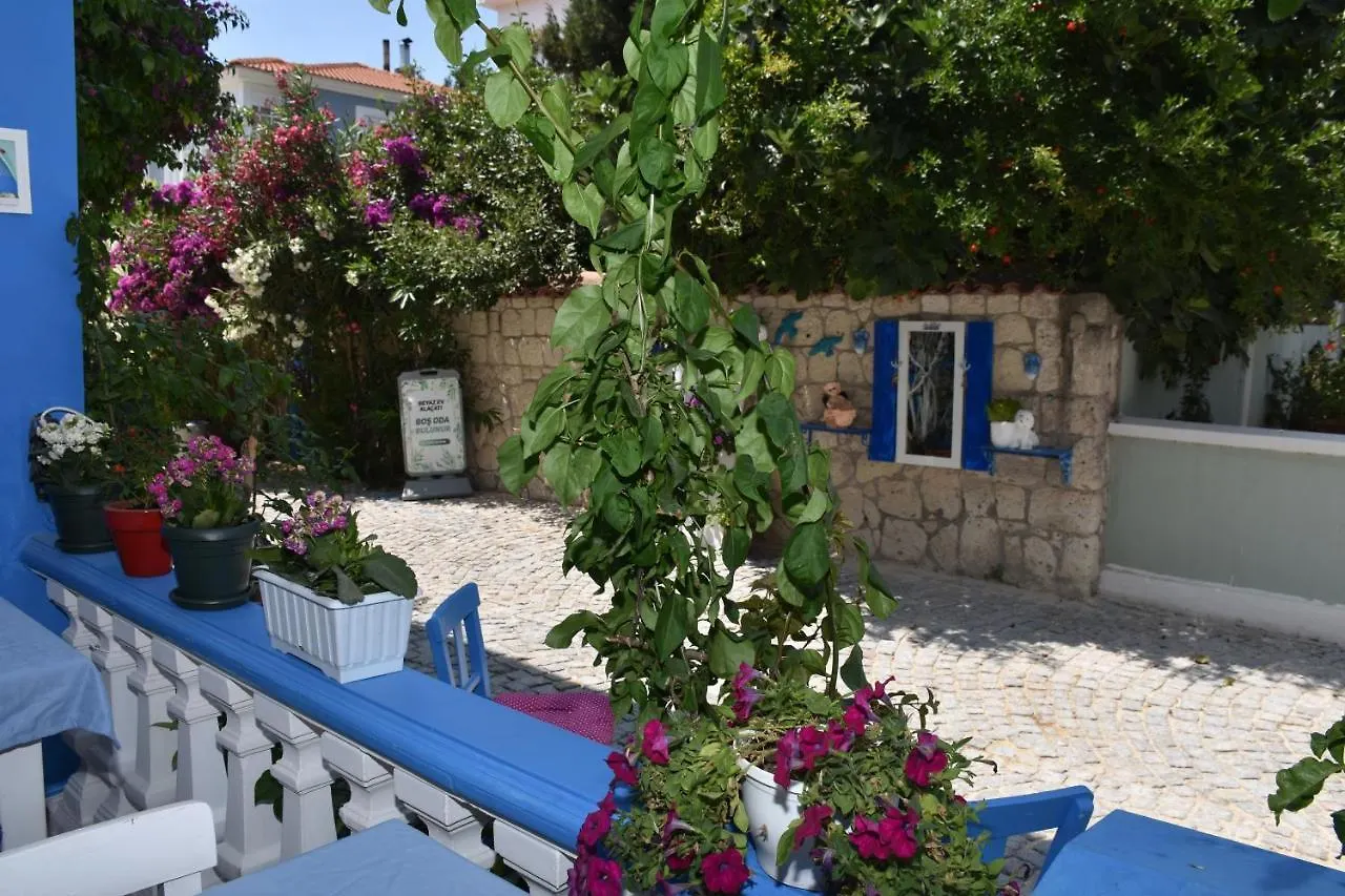 Konukevi Beyaz Ev Hotel Alaçatı