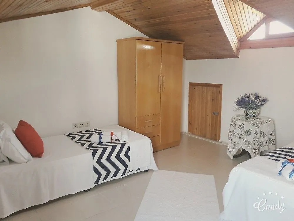 Konukevi Beyaz Ev Hotel Alaçatı