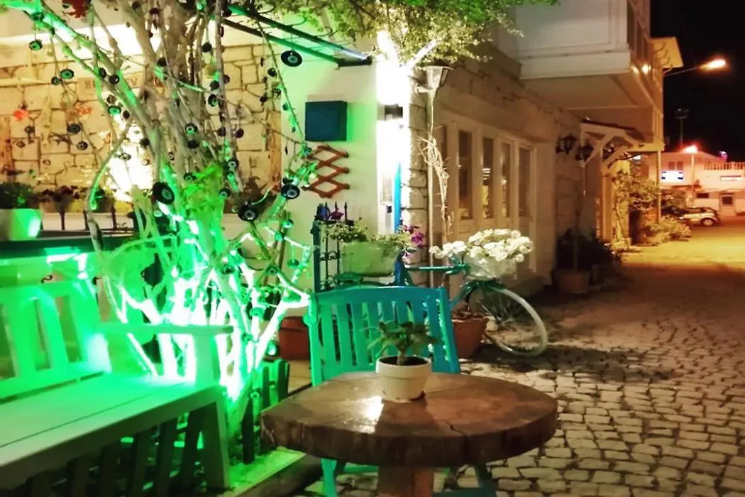 Beyaz Ev Hotel Alaçatı 3*,